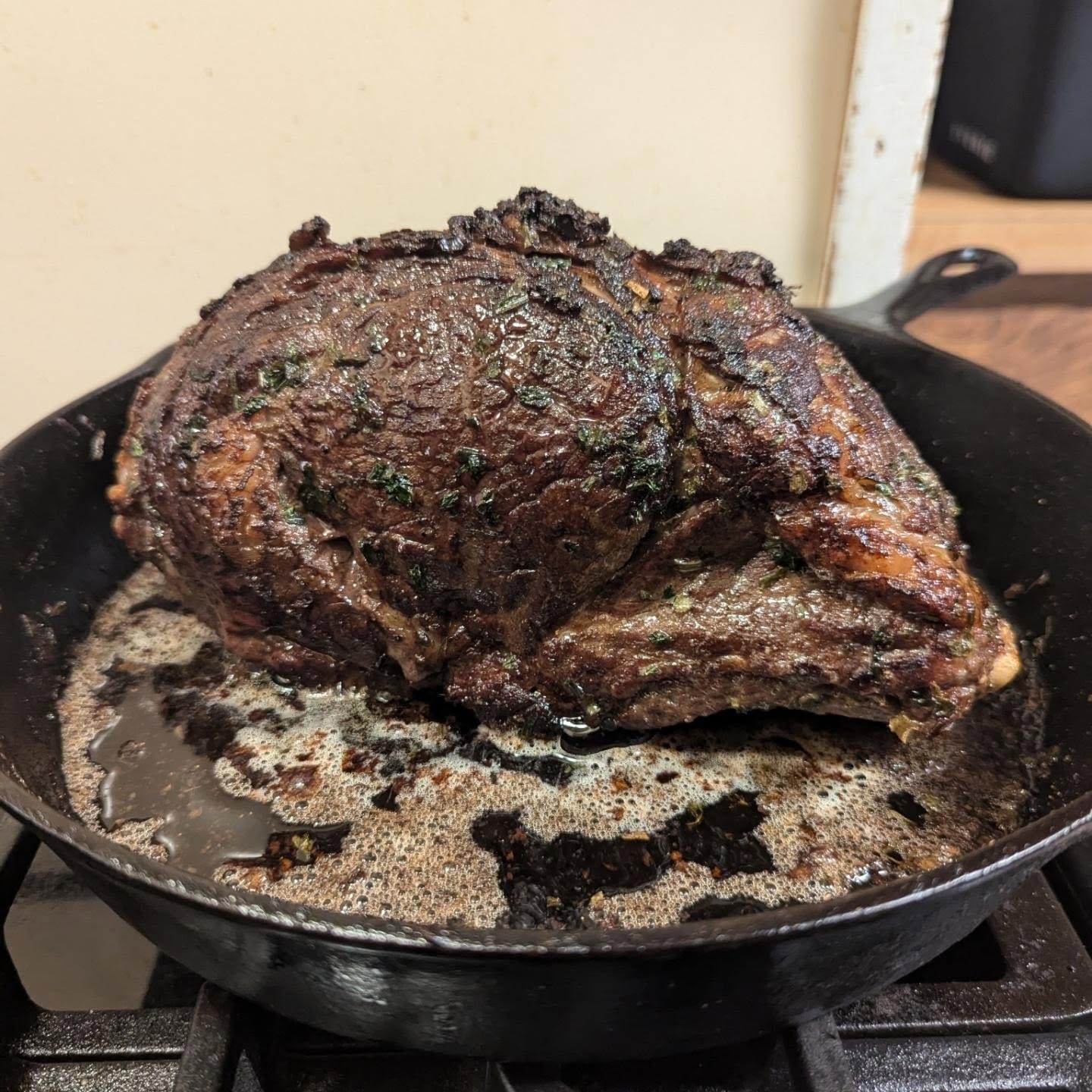 Slow Smoked & Fire Roasted Garlic 🧄 and Onion 🧅 took this Sous Vide Prime Rib to another level