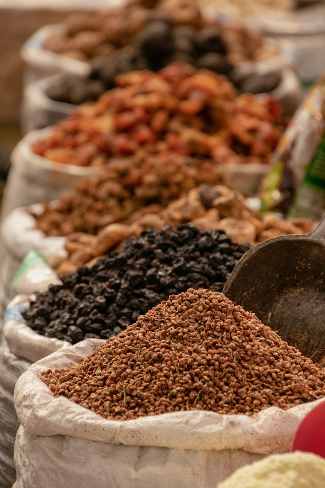 a-variety-of-spices-on-display-at-a-market-woyyigkj-ie